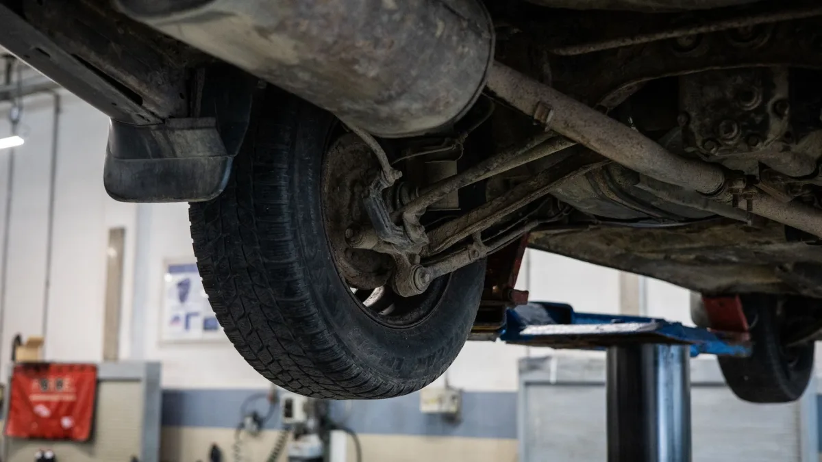 Vehicle on an alignment rack with measurement heads on the wheels