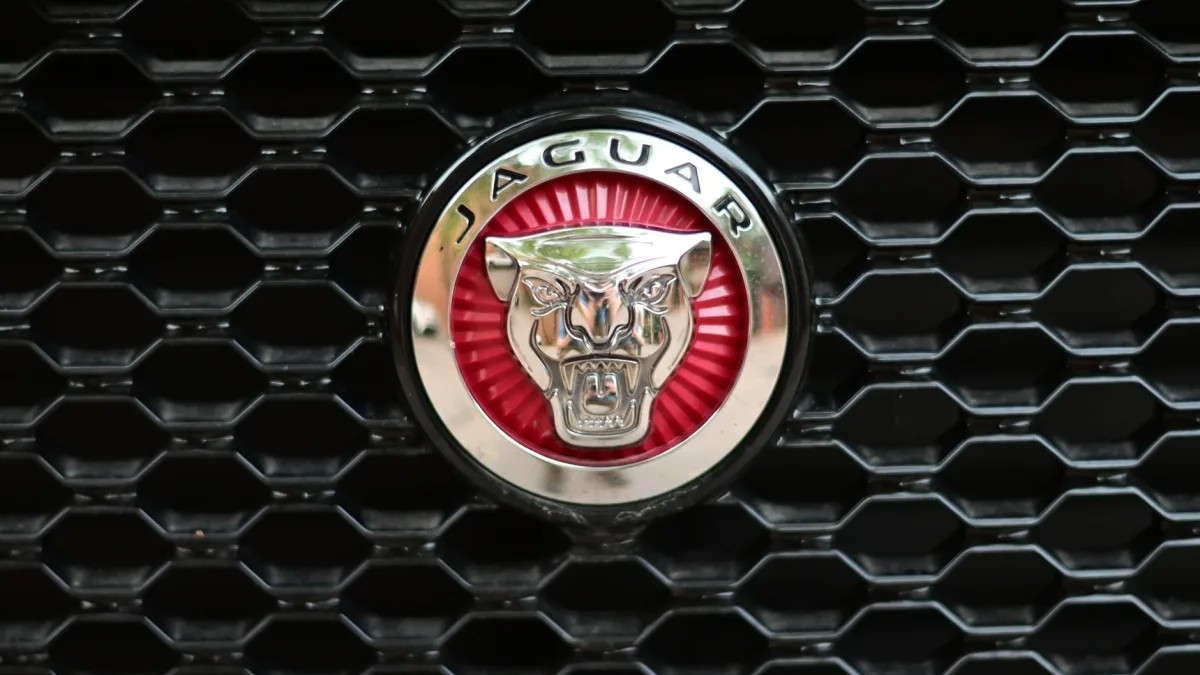 Honda front emblem covering the radar sensor for adaptive cruise